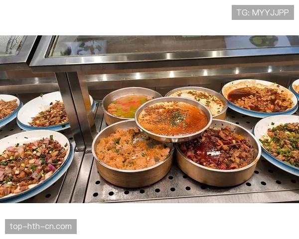 刷到施洋的晚宴照了，桌上的酒标和那只表把我瞬间打回打工人