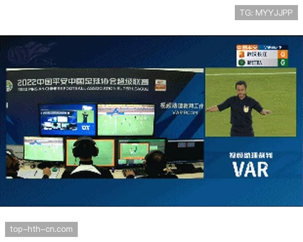 点球双触球判罚解析：什么时候算犯规，什么时候判有效？